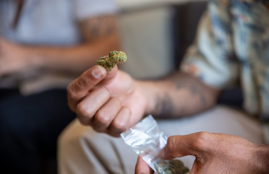 Pourquoi les seniors sont les nouveaux fans de CBD ?